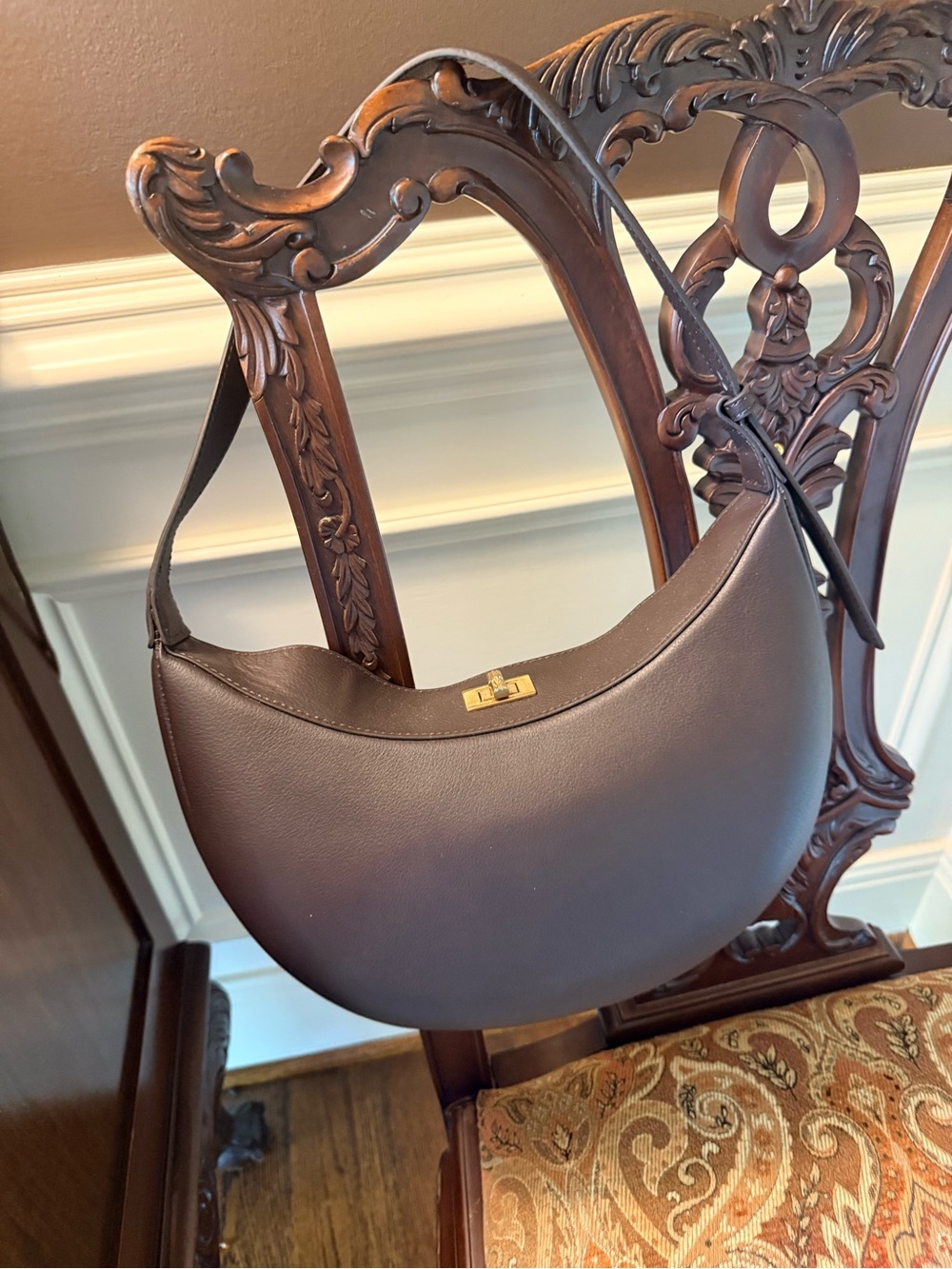 J.McLaughlin NWOT Cocoa Brown Leather handbag. Top bamboo latch closure.